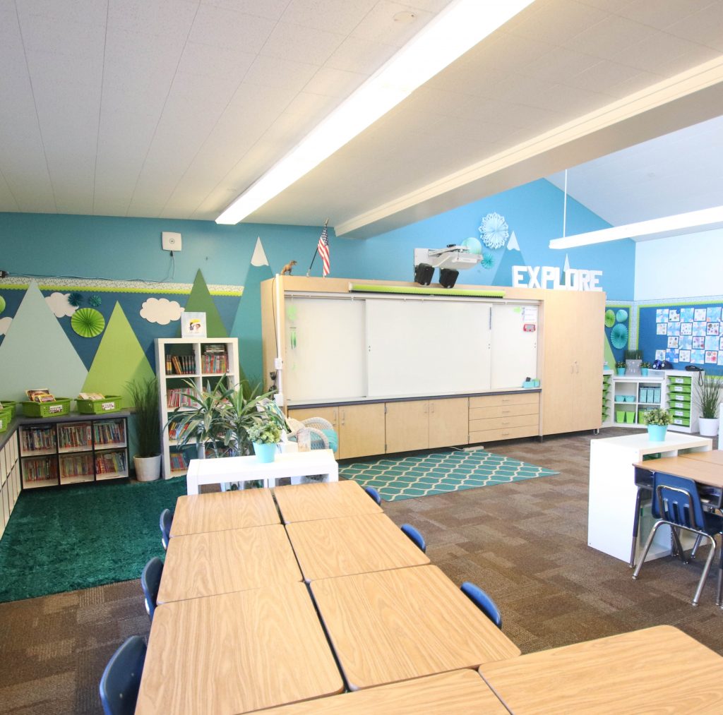 Core Inspiration's classroom with clean desk and flor after students have tidied at the ned of the day. 