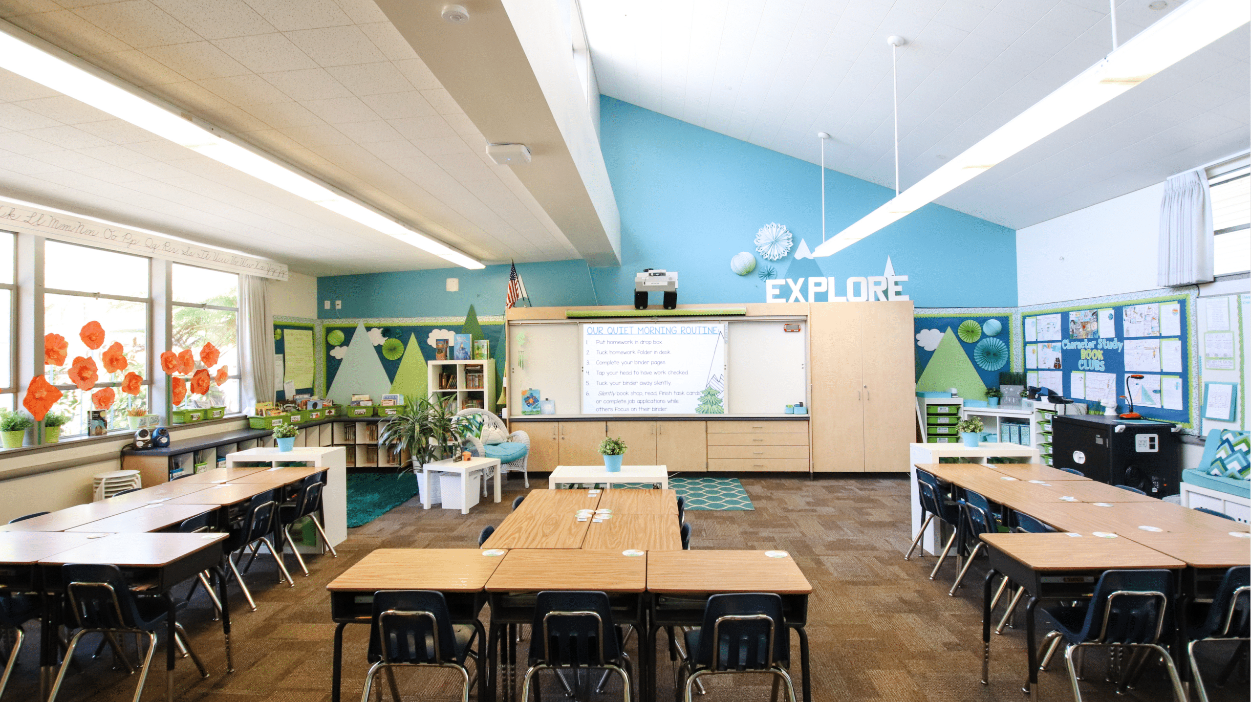 Core Inspiration's third-grade classroom before the daily morning routine begins in the classroom. All desks are empty, waiting for students to arrive and the quiet morning routine slide is displayed at the front of the room. 